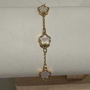 Clover 5 Motif White Mother of Pearl and Gold bracelet NWT New
